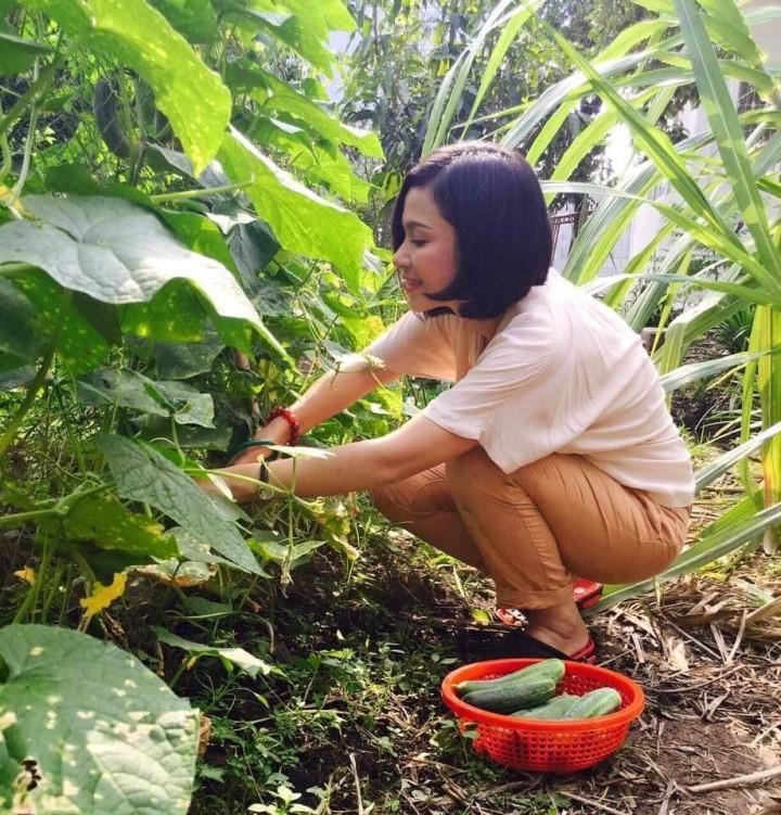 Việt Trinh bất ngờ đăng ảnh đeo nhẫn cưới-7