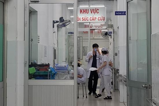 Vụ cả nhà nhập viện sau bữa ăn: Cha đã mất, mẹ đang nguy kịch