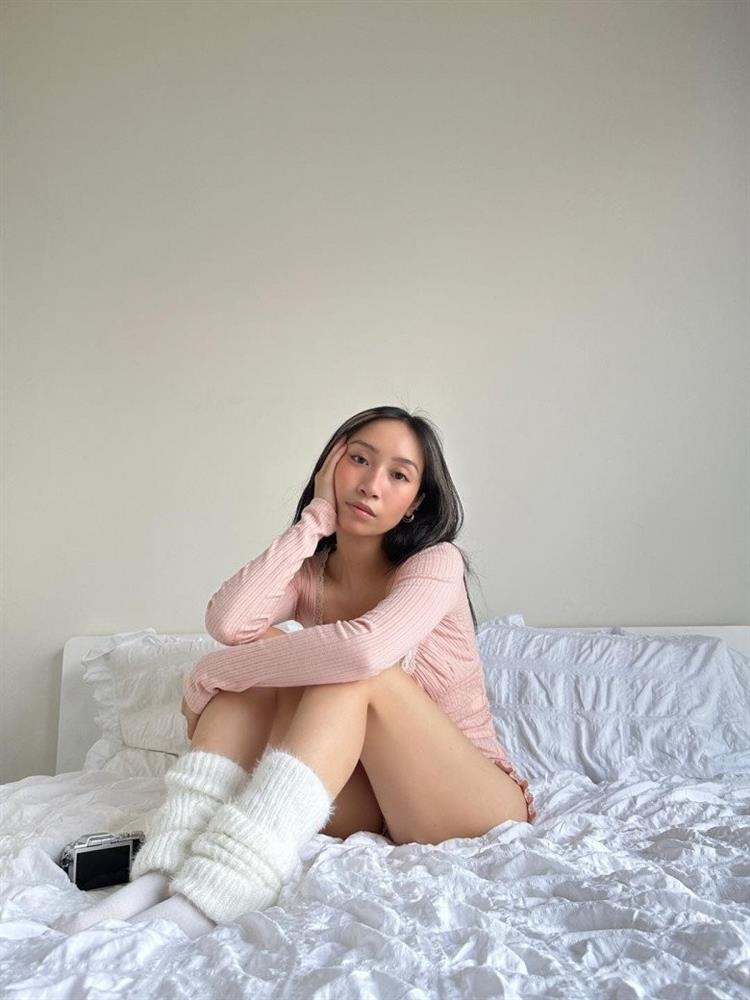 Xưa diện quần khoe nội y, con gái diva Mỹ Linh giờ nổi loạn áo hở từ cổ xuống bụng-7