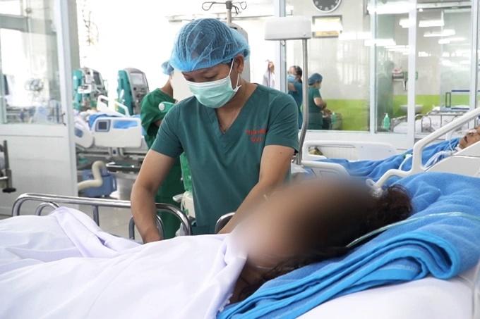 Người phụ nữ ở TPHCM hôn mê, mổ cấp cứu mất 6 lít máu sau khi đi hút mỡ-2