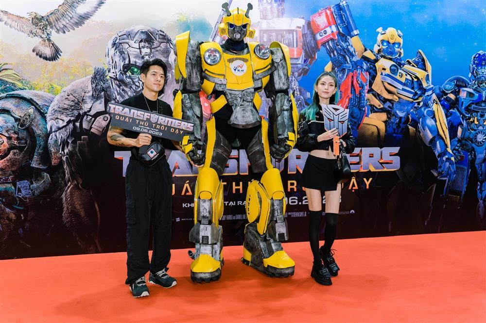 Tiểu Vy, Kim Tuyến khoe sắc trên thảm đỏ Transformers-3