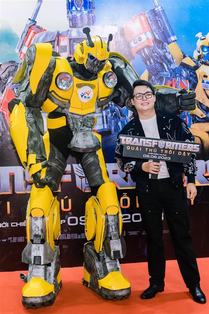 Tiểu Vy, Kim Tuyến khoe sắc trên thảm đỏ Transformers-5