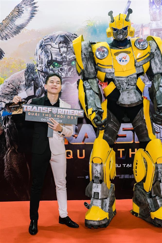 Tiểu Vy, Kim Tuyến khoe sắc trên thảm đỏ Transformers-6