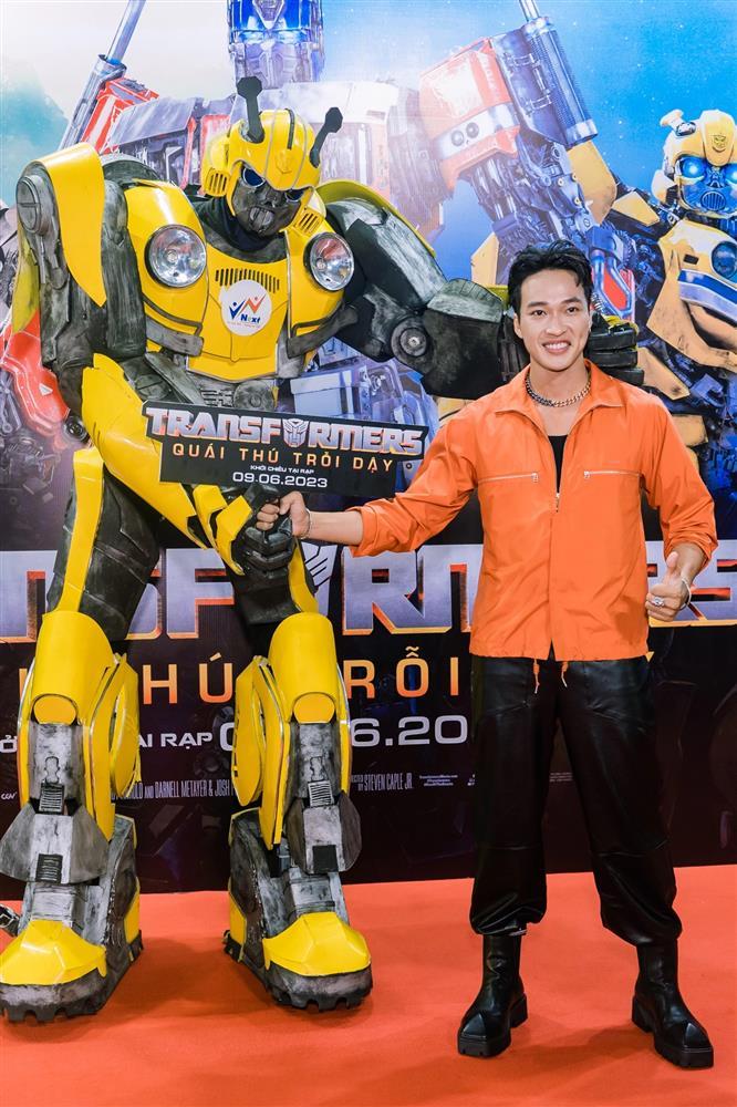 Tiểu Vy, Kim Tuyến khoe sắc trên thảm đỏ Transformers-7