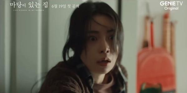 Loạt biểu cảm ấn tượng của Lim Ji Yeon trong phim mới đóng cùng Kim Tae Hee-2
