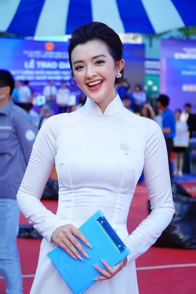 Vẻ đẹp ngọt ngào của á hậu là nữ chính Người Ấy Là Ai-3