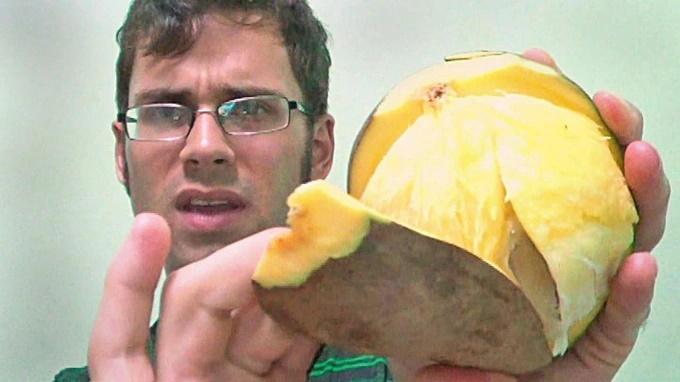 Khách Mỹ thảng thốt trước độ ngon của loại trái lạ Việt Nam-1