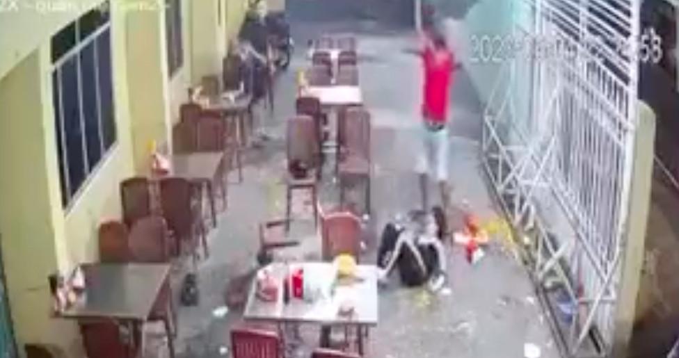 Xác định danh tính người đàn ông đánh phụ nữ dã man ở quán ăn-1