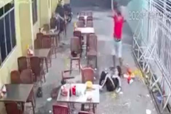 Đi dạo ở quảng trường, thiếu niên 14 tuổi bị 15 người đuổi đánh tử vong-2