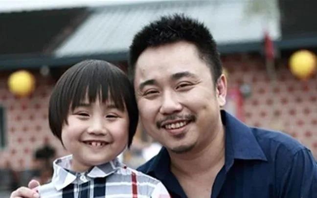 3 anh em sao nhí bị gia đình lợi dụng như cỗ máy in tiền giờ ra sao?-1