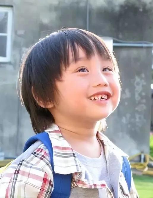 3 anh em sao nhí bị gia đình lợi dụng như cỗ máy in tiền giờ ra sao?-2