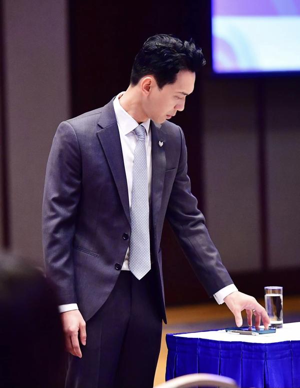 Mặc đơn giản vẫn chất và điển trai như Chủ tịch ACB Trần Hùng Huy-3