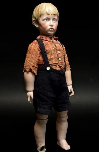 Con búp bê bị chó gặm, suýt bị vứt bỏ không ngờ ẩn chứa bí mật tiền tỷ-1