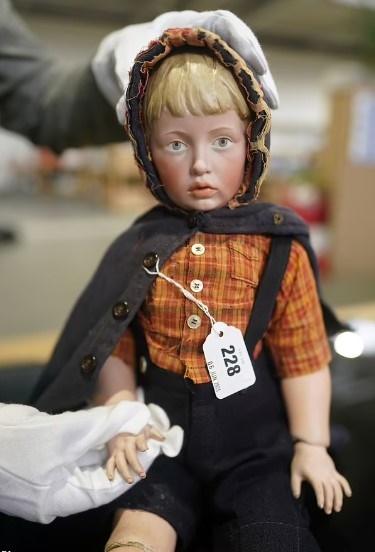 Con búp bê bị chó gặm, suýt bị vứt bỏ không ngờ ẩn chứa bí mật tiền tỷ-2