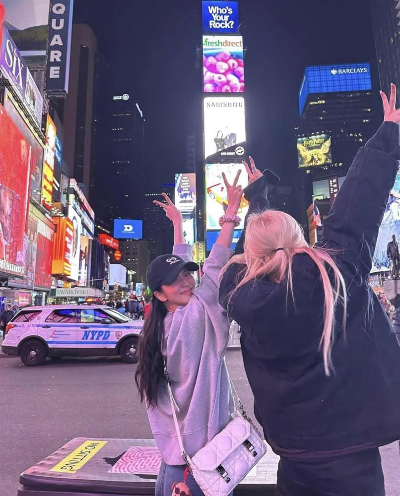 Huyền Baby tạo dáng giống Jisoo ở Mỹ-3