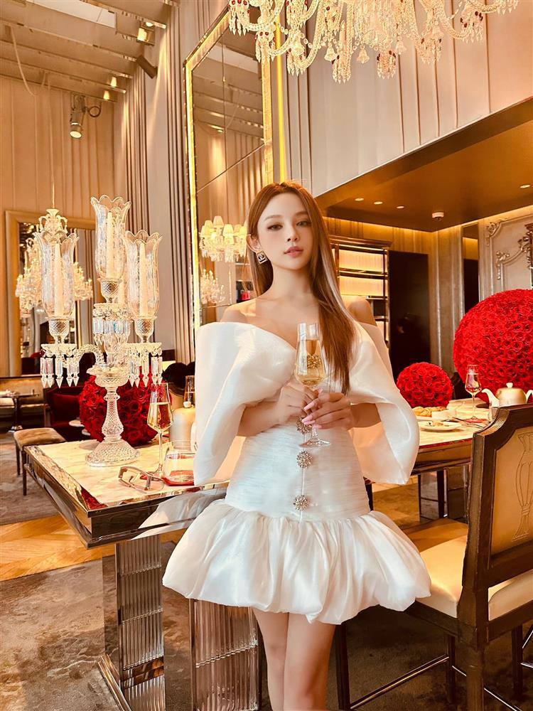 Huyền Baby tạo dáng giống Jisoo ở Mỹ-8