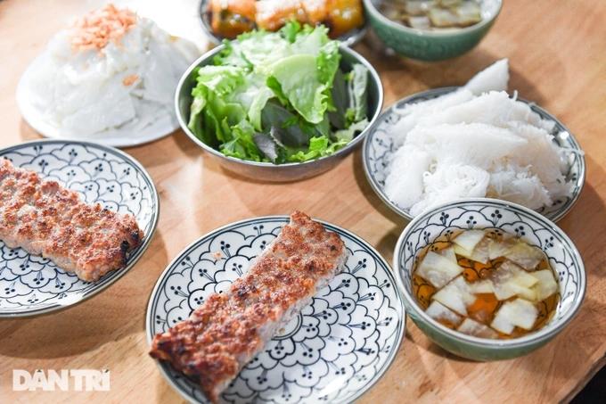 Bún chả chỉ một miếng chả giá 40.000 đồng ở Hà Nội, ngày bán 400 suất-2