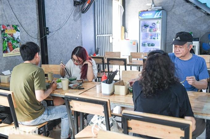 Bún chả chỉ một miếng chả giá 40.000 đồng ở Hà Nội, ngày bán 400 suất-8