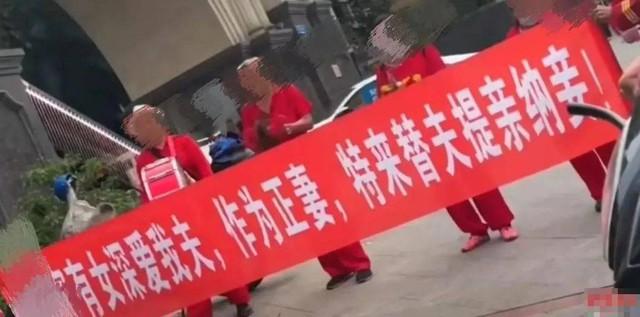 Xuất hiện tại đám cưới chồng cũ, vợ thổn thức: Tôi thay mặt anh ấy nhận vợ lẽ-1