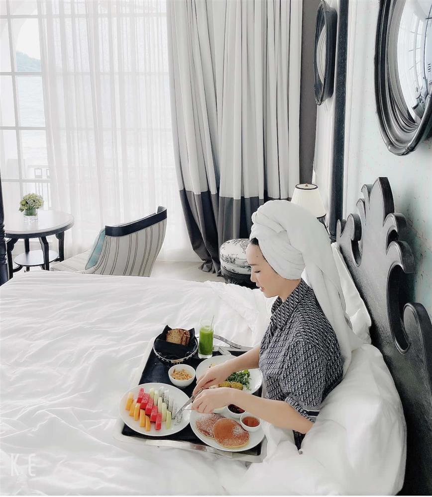 Ăn cơm nhà theo công thức 7:3, Giáng My tuổi 51 trẻ như thiếu nữ-9