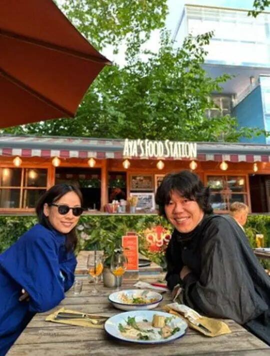 Vợ chồng Lee Hyori hẹn hò lãng mạn ở trời Tây trước dịp kỷ niệm 10 năm ngày cưới-4