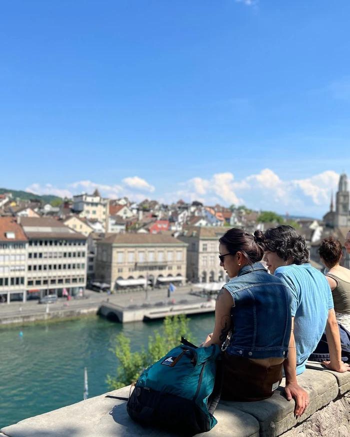 Vợ chồng Lee Hyori hẹn hò lãng mạn ở trời Tây trước dịp kỷ niệm 10 năm ngày cưới-2