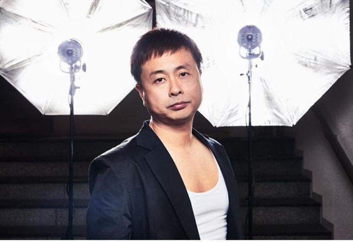 Bị cha dượng hành hạ, nam diễn viên cùng mẹ bỏ trốn trong đêm-1