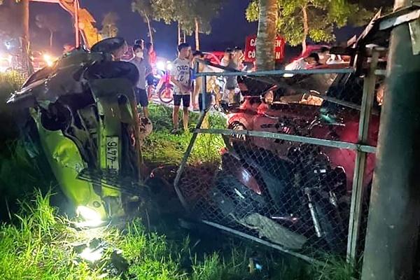 Hơn 30 người thoát nạn sau khi xe khách lao xuống vực ở Phú Thọ-2