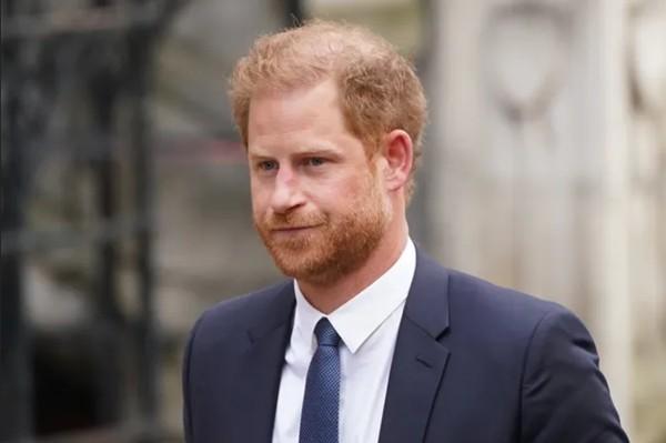 Hoàng tử Harry bị quản gia cũ của Công nương Diana yêu cầu xin lỗi-1