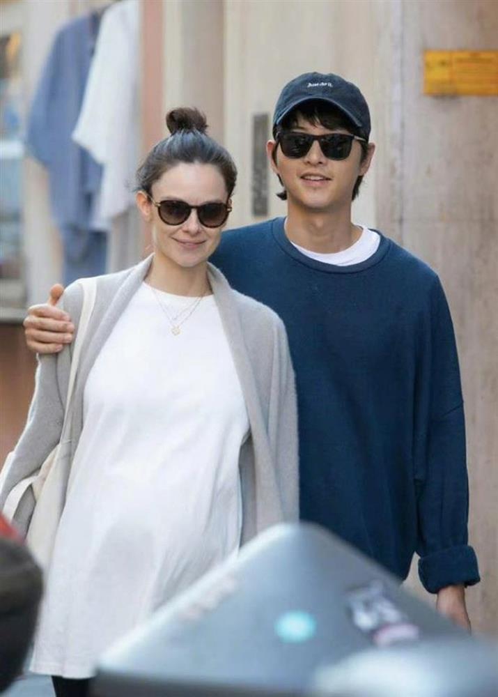 Song Hye Kyo kiêu sa hút hồn tại Pháp, Song Joong Ki hồi hộp sắp làm bố-1