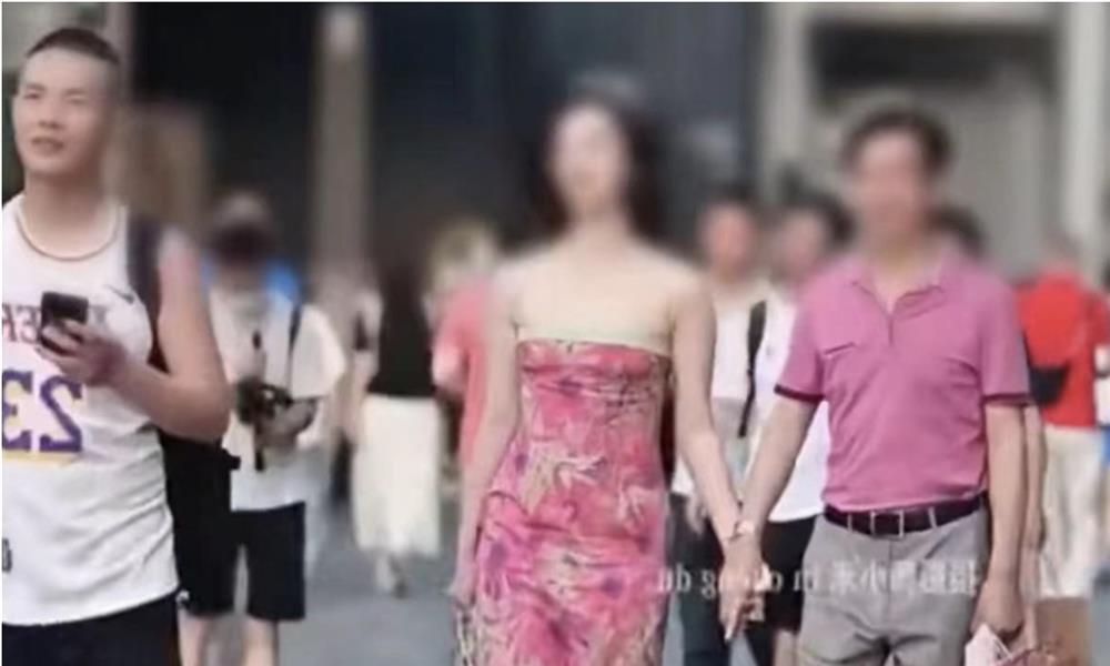 Lộ ảnh đi chơi với tình nhân, giám đốc công ty nhà nước ở Trung Quốc bị sa thải-1