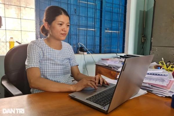 Lương 4 triệu đồng, kế toán, văn thư trường học thấy thiệp mời là... sợ!-1