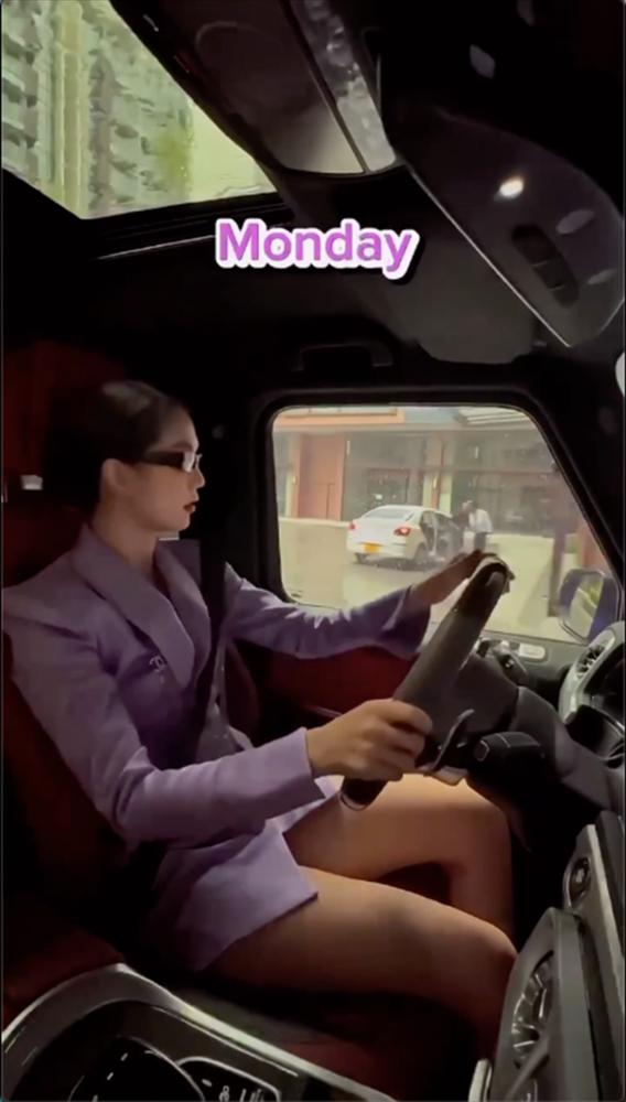 Ngọc Trinh gợi ý lên đồ đi làm cả tuần, nhiều bộ như đi quẩy-1