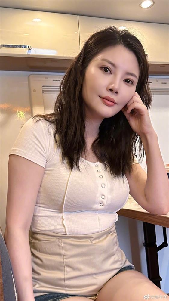 Mẹ Đoàn Dự quyến rũ bội phần khi nặng 60kg, đến phụ nữ còn phải trầm trồ-2