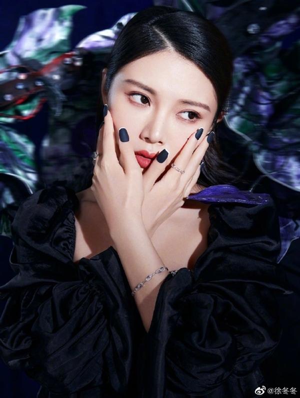 Mẹ Đoàn Dự quyến rũ bội phần khi nặng 60kg, đến phụ nữ còn phải trầm trồ-8