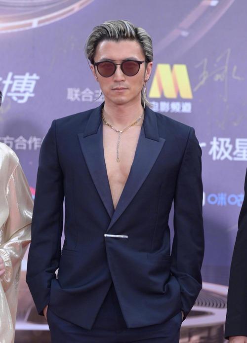 Thư Kỳ đẹp không tuổi, Tạ Đình Phong thu hút với diện mạo mới trên thảm đỏ-8