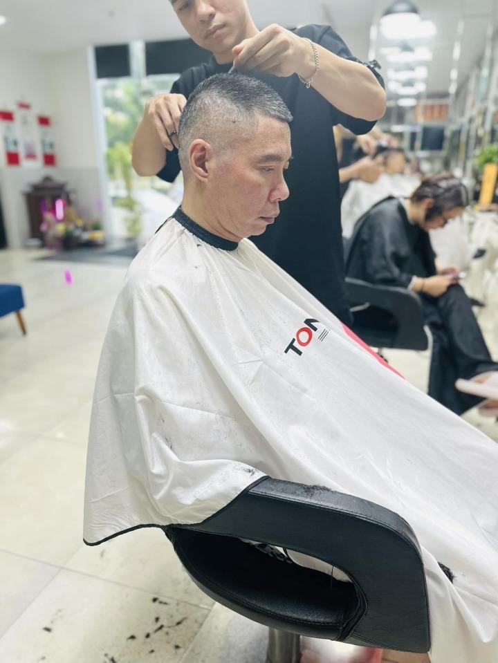 Vợ trẻ đưa NSND Công Lý đi đại tu nhan sắc-1