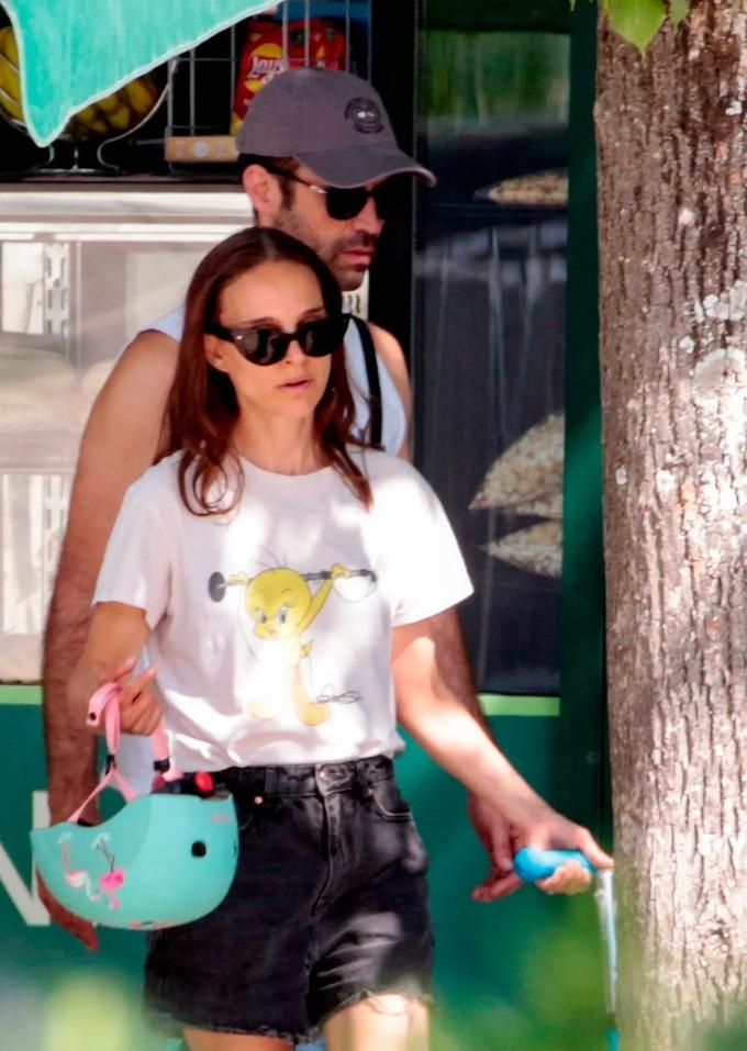 Natalie Portman gặp chồng trong công viên sau tin bị cắm sừng-4