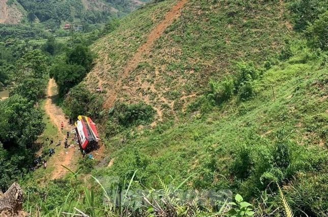 Hơn 30 người thoát nạn sau khi xe khách lao xuống vực ở Phú Thọ-1