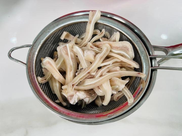 Bỏ túi cách làm tai heo ngâm mắm chua ngọt siêu ngon-3