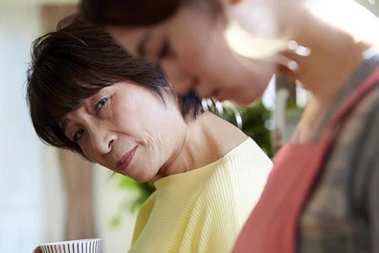 Mẹ chồng đột ngột đòi về quê khiến vợ chồng tôi lao đao