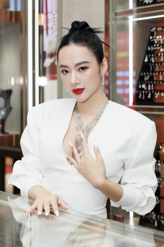 Angela Phương Trinh hiện nguyên hình qua ống kính quay lén-9