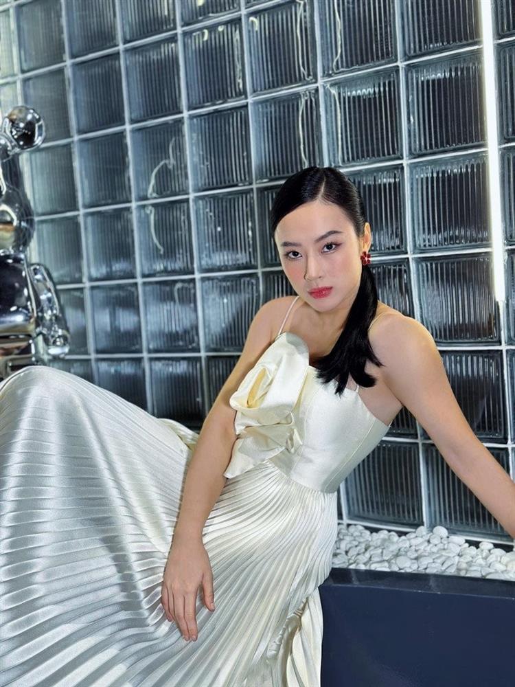 Angela Phương Trinh hiện nguyên hình qua ống kính quay lén-13