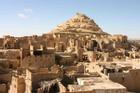 Những pháo đài cổ bí ẩn trong lòng sa mạc lớn nhất thế giới