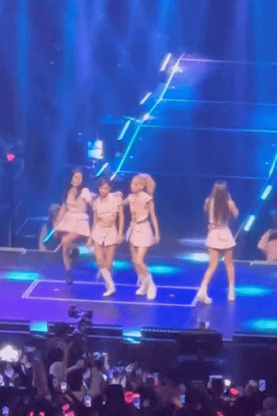 Jennie rời sân khấu ngay khi đang biểu diễn vì lý do sức khỏe-2