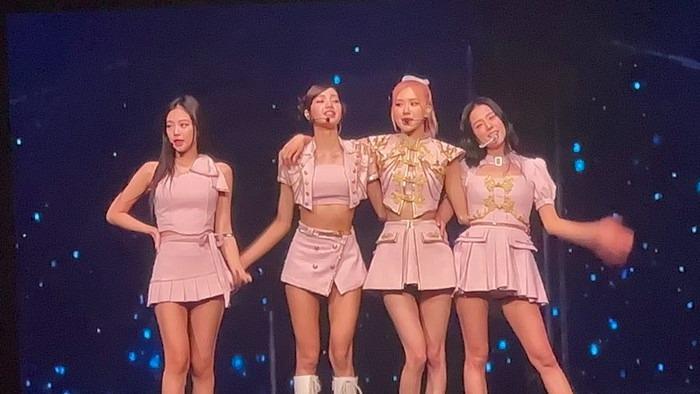 Jennie rời sân khấu ngay khi đang biểu diễn vì lý do sức khỏe-8