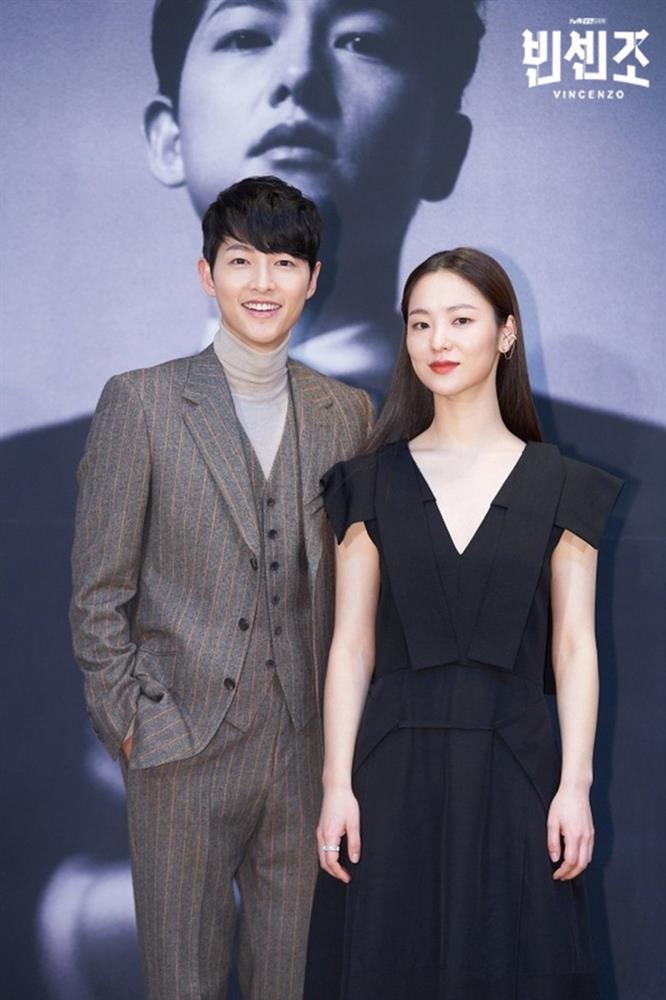 Song Joong Ki từng dính tin hẹn hò với 1 mỹ nhân khi có màn hôn khác kịch bản-1