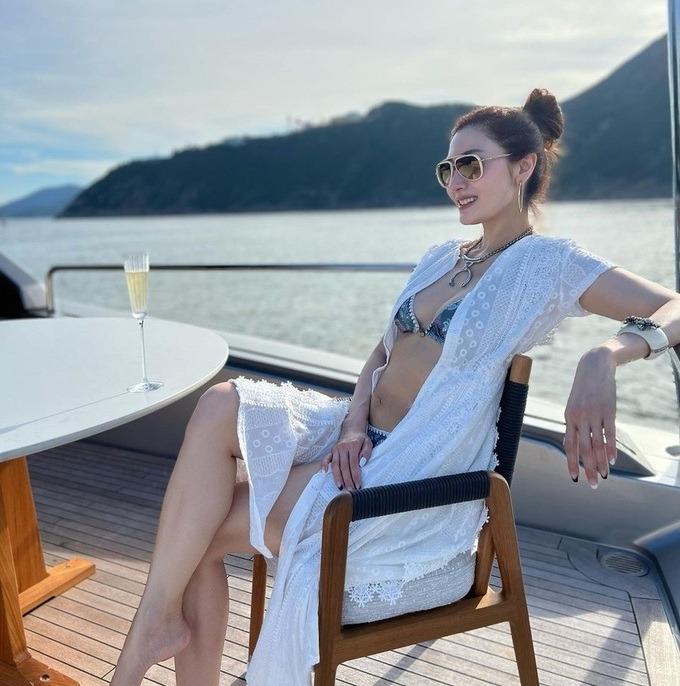 Eo con kiến, tự tin mặc áo tắm ở tuổi U60 nhờ yoga của Hoa hậu Lý Gia Hân-3