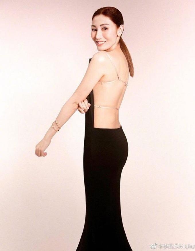 Eo con kiến, tự tin mặc áo tắm ở tuổi U60 nhờ yoga của Hoa hậu Lý Gia Hân-7