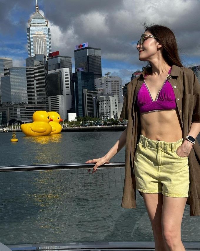 Eo con kiến, tự tin mặc áo tắm ở tuổi U60 nhờ yoga của Hoa hậu Lý Gia Hân-12